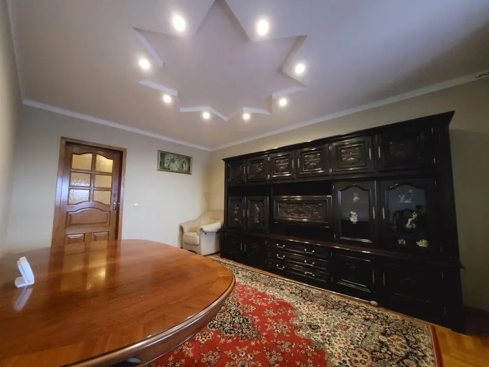 3-этажный дом, 4 комнаты, 210 м² — Изображение 4