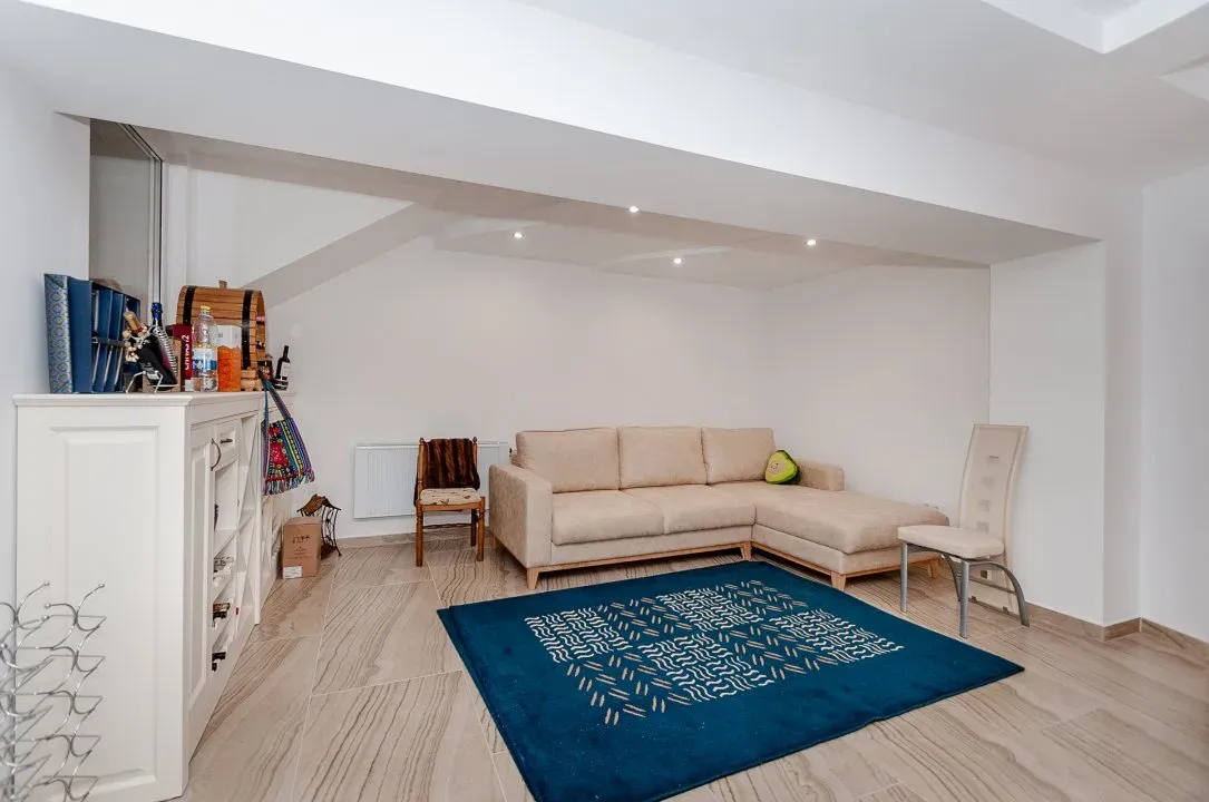 3-этажный дом, 4 комнаты, 180 м² — Изображение 3