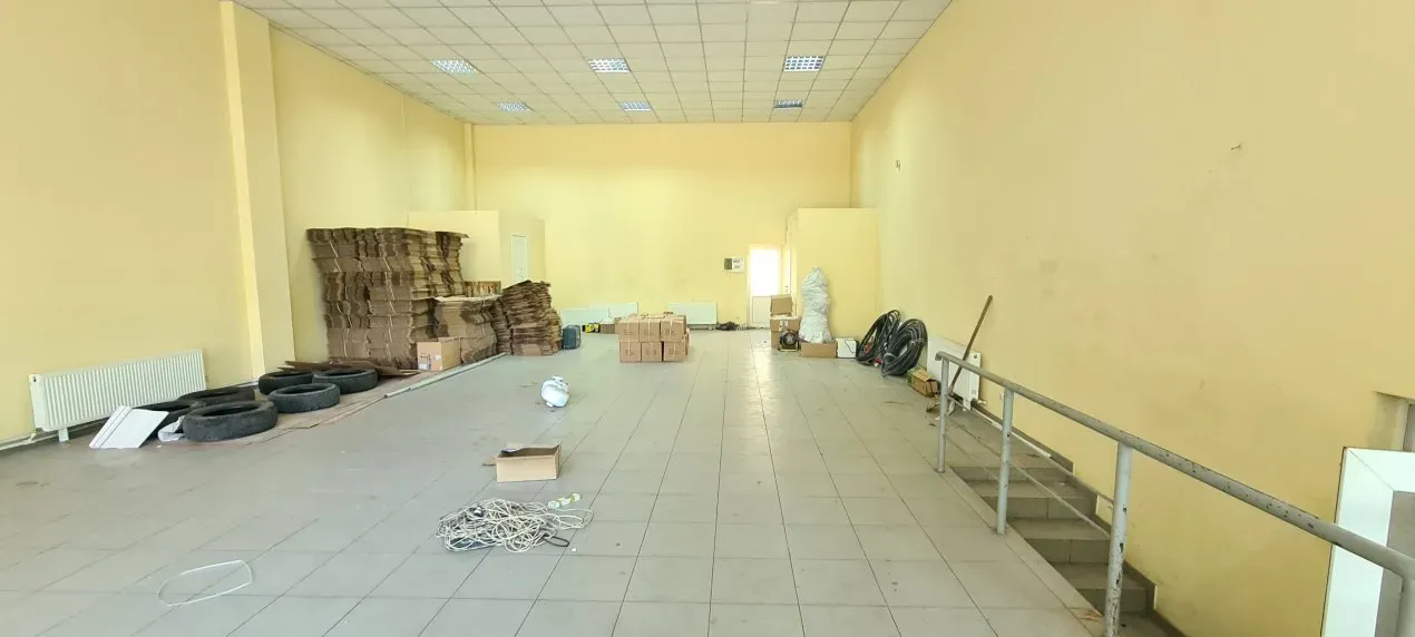 Spațiu comercial, 305 m² — Imagine 2