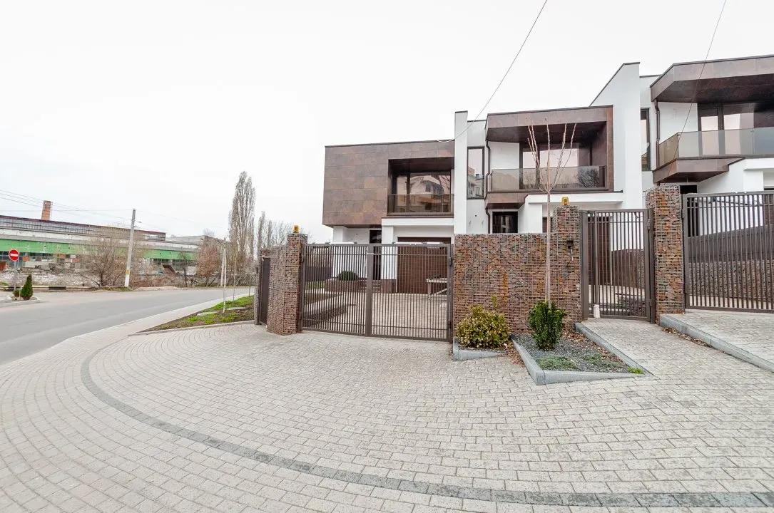 2-этажный дом, 3 комнаты, 150 м² — Изображение 1
