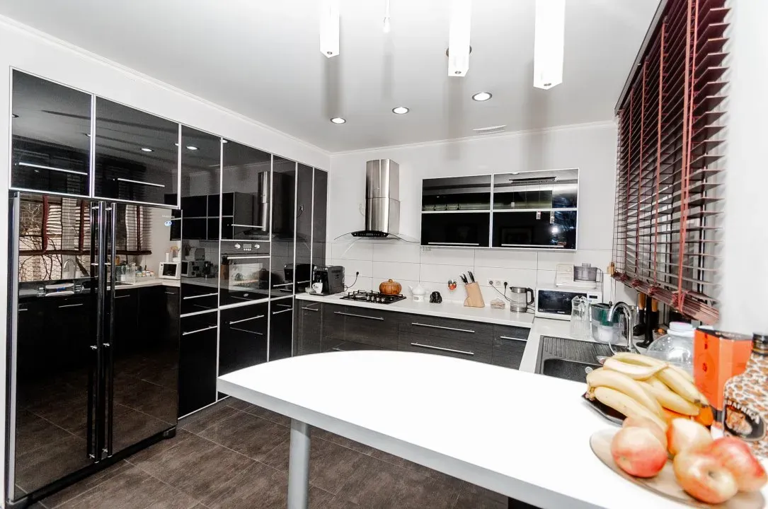 4-этажный дом, 3 комнаты, 320 м² — Изображение 2
