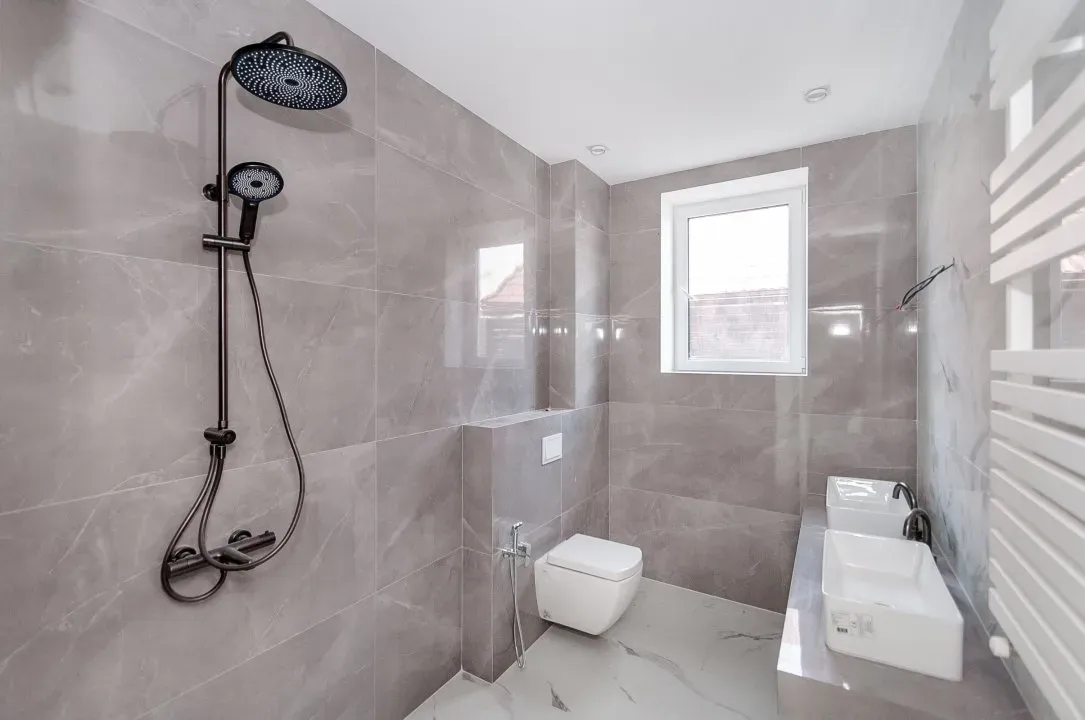 2-этажный дом, 4 комнаты, 220 м² — Изображение 3