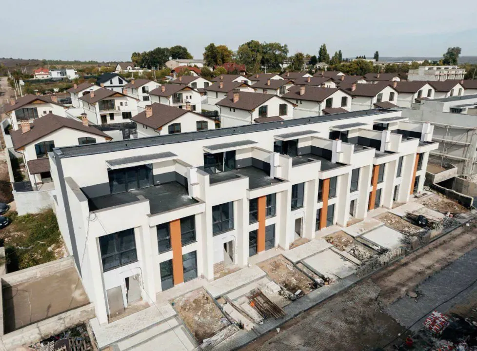 3-этажный дом, 4 комнаты, 170 м² — Изображение 1