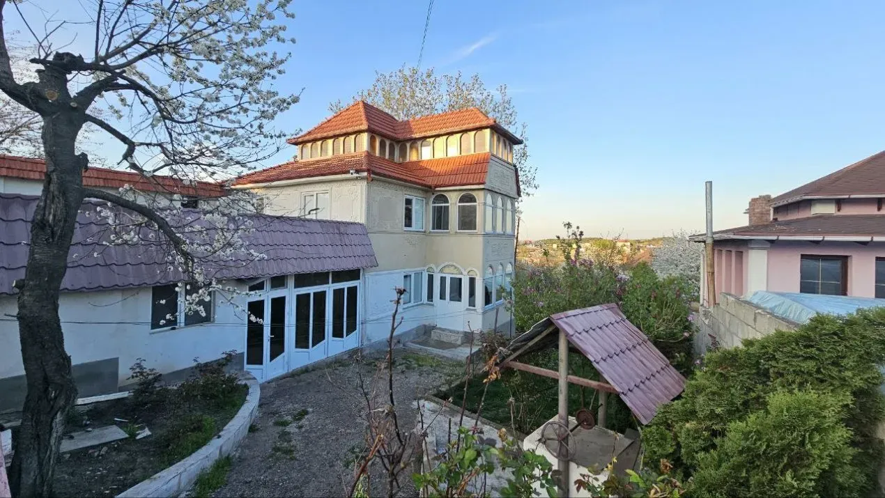 3-etaje casă, 5 camere, 170 m² — Imagine 1