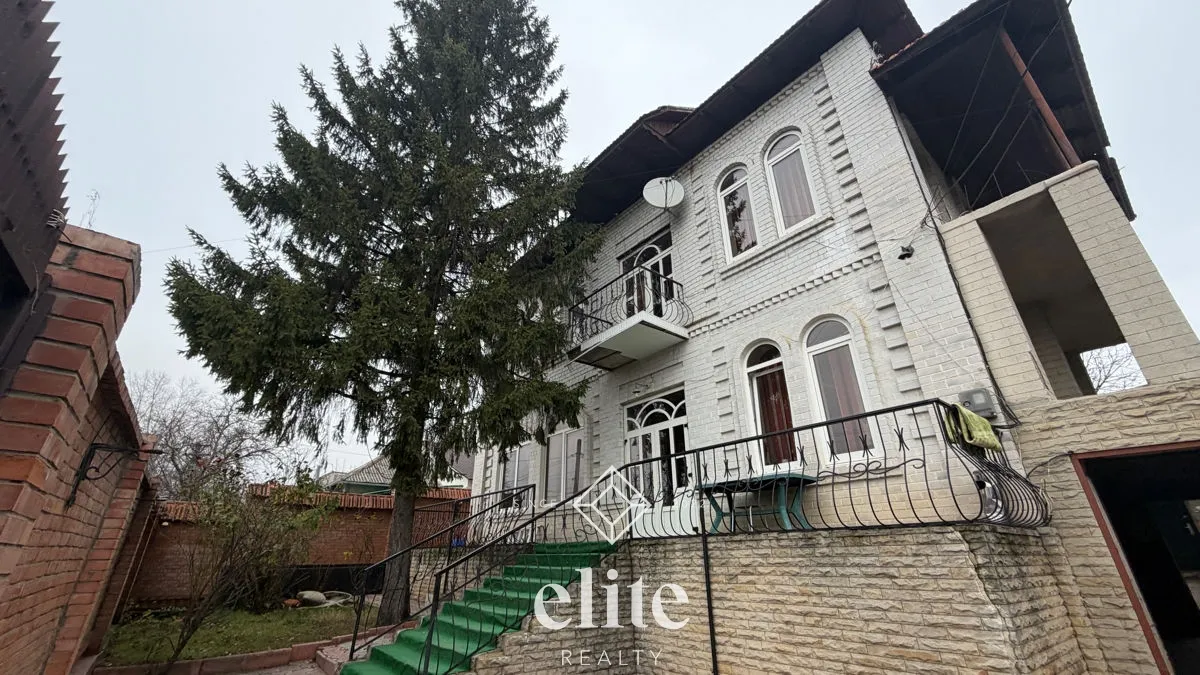 2-floor house, 4 rooms, 280 m² — Image 1