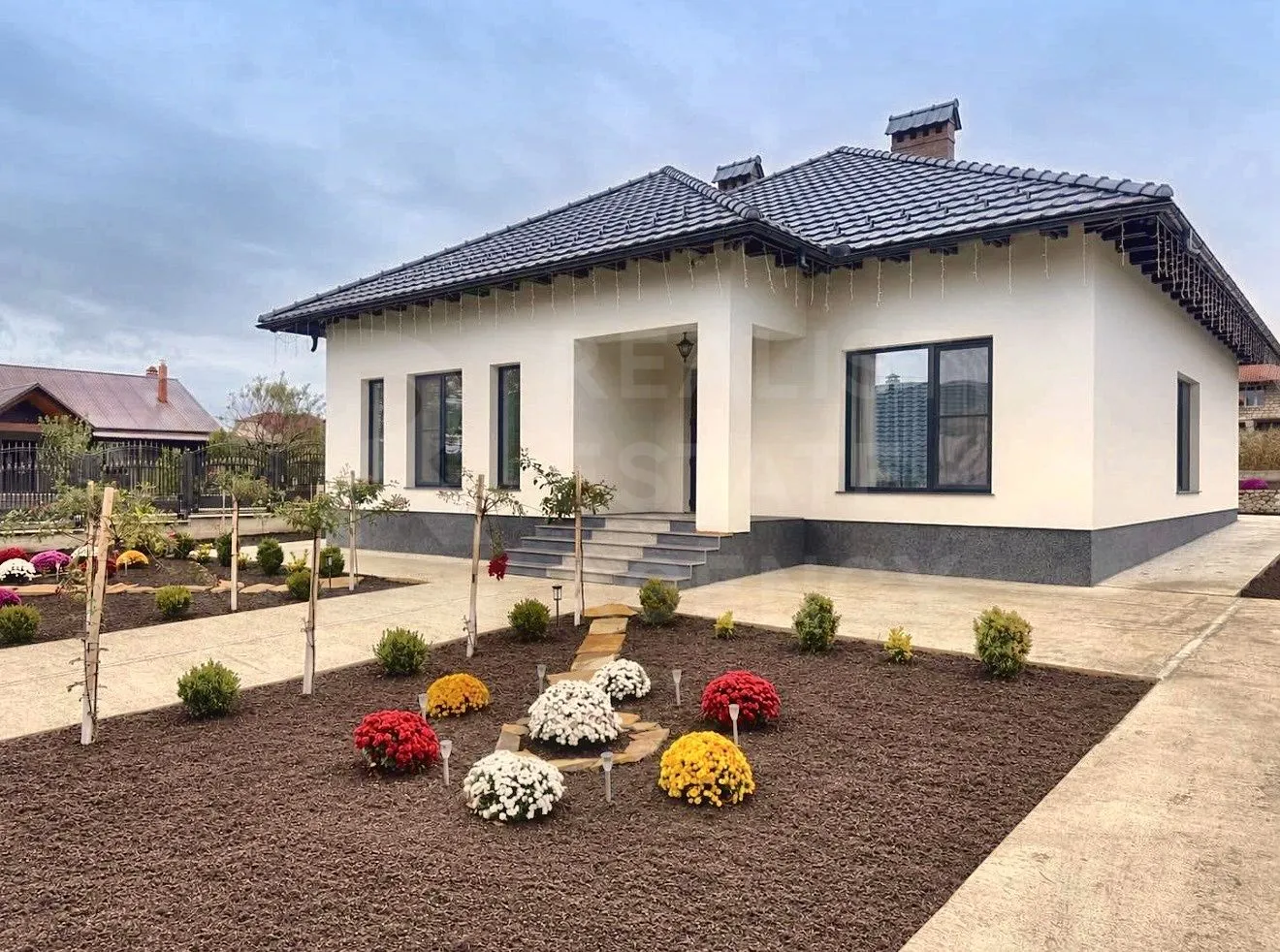 1-etaje casă, 3 camere, 170 m² — Imagine 1