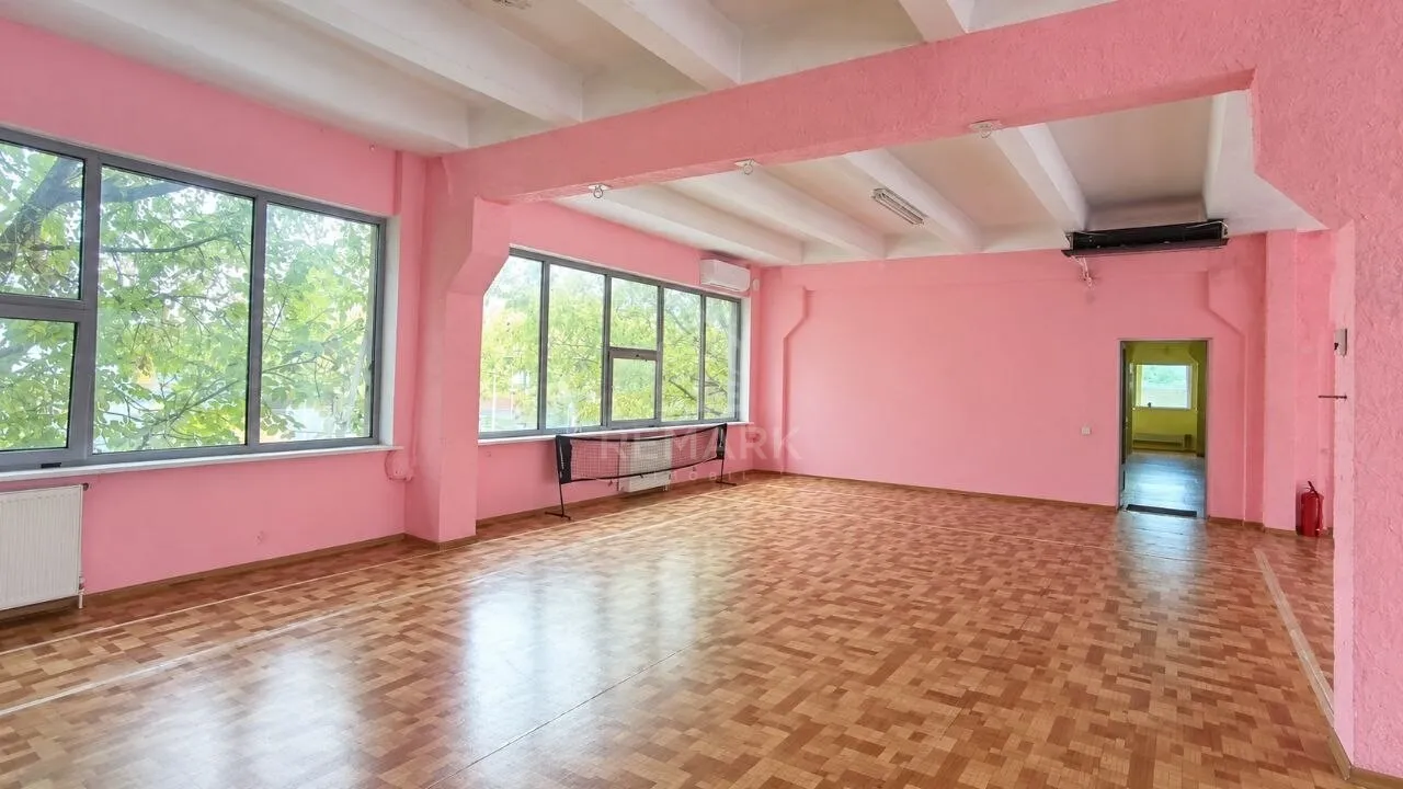 Office, 400 m² — Image 2