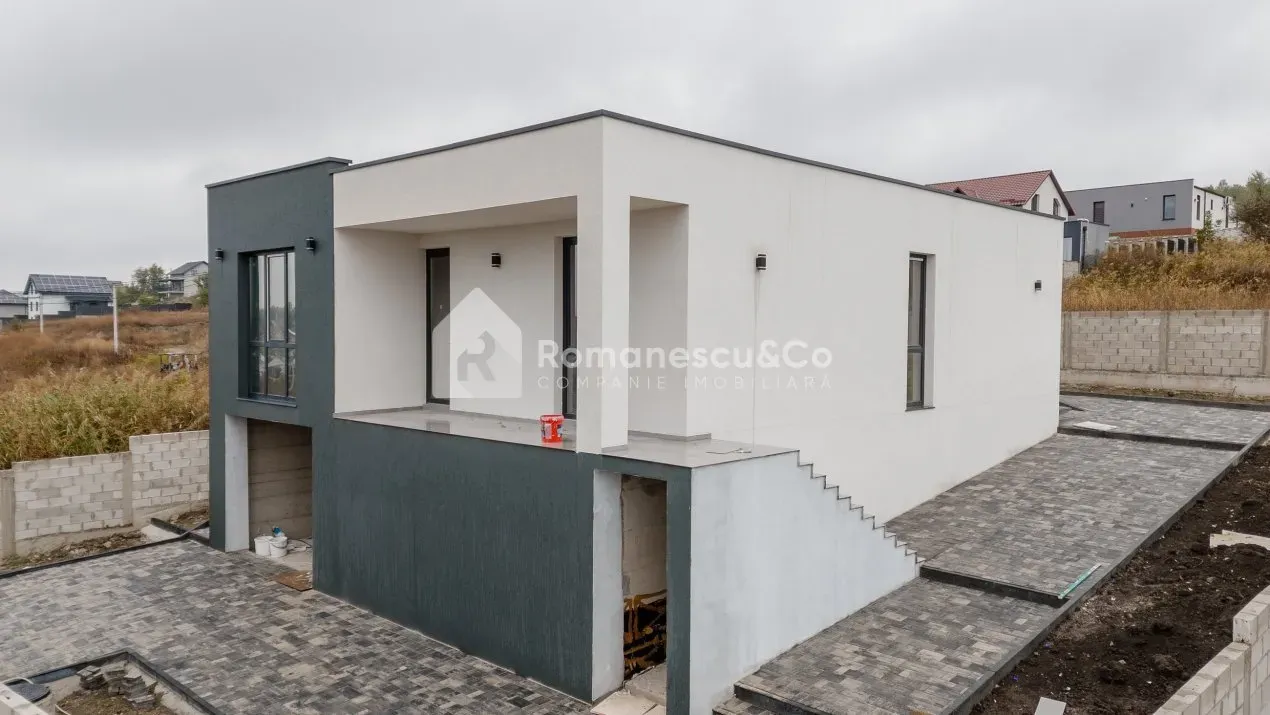 3-floor house, 4 rooms, 270 m² — Image 1