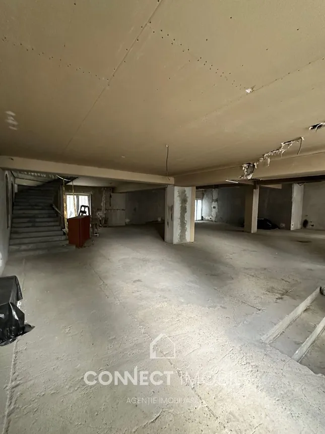 Free-purpose property, 985.7 m² — Image 1