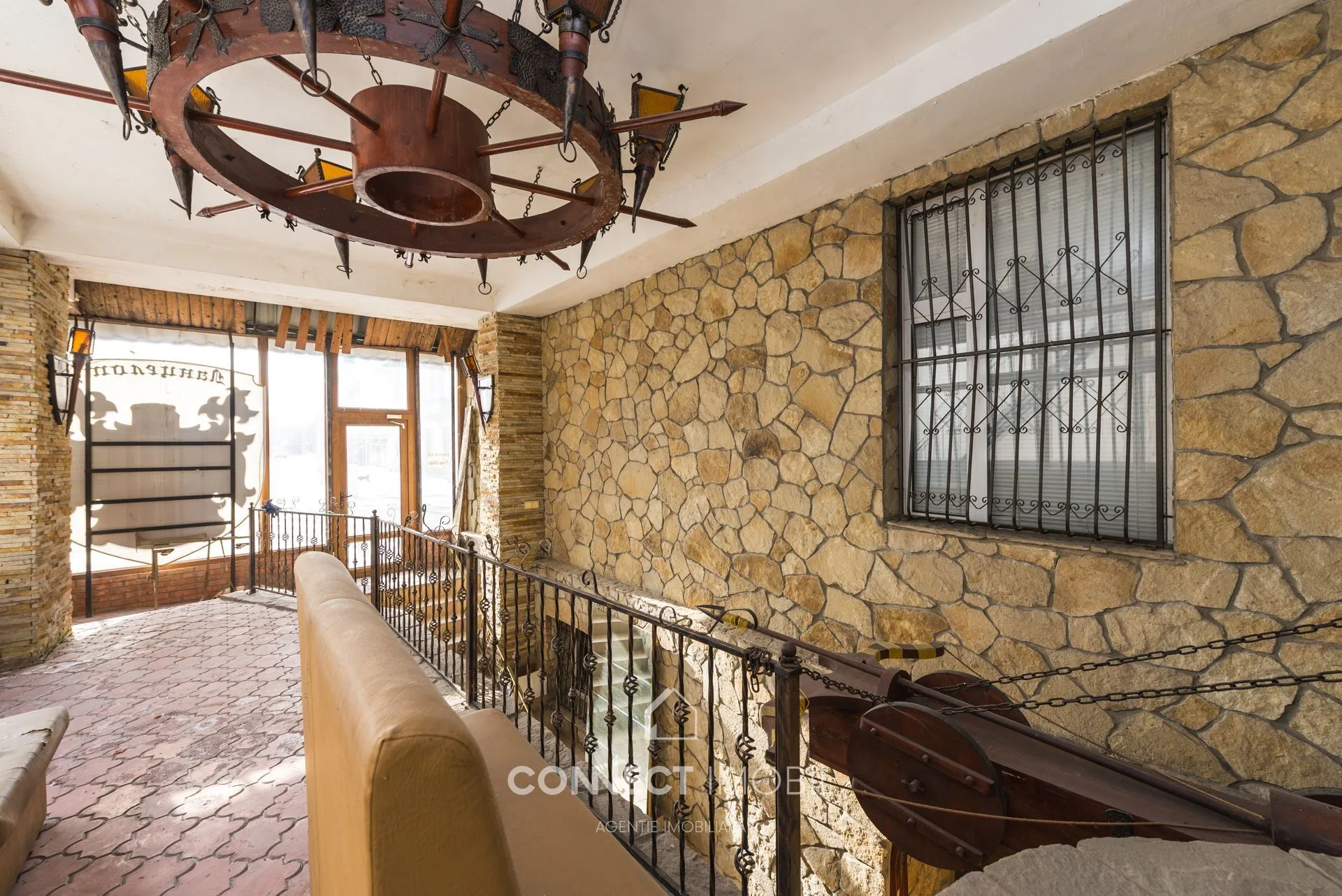 Free-purpose property, 200 m² — Image 1