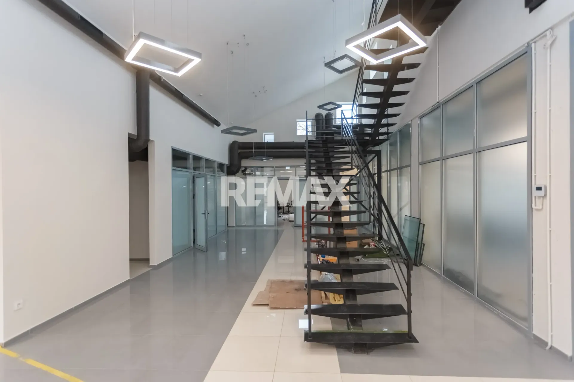 1-bedroom office, 430 m² — Image 1