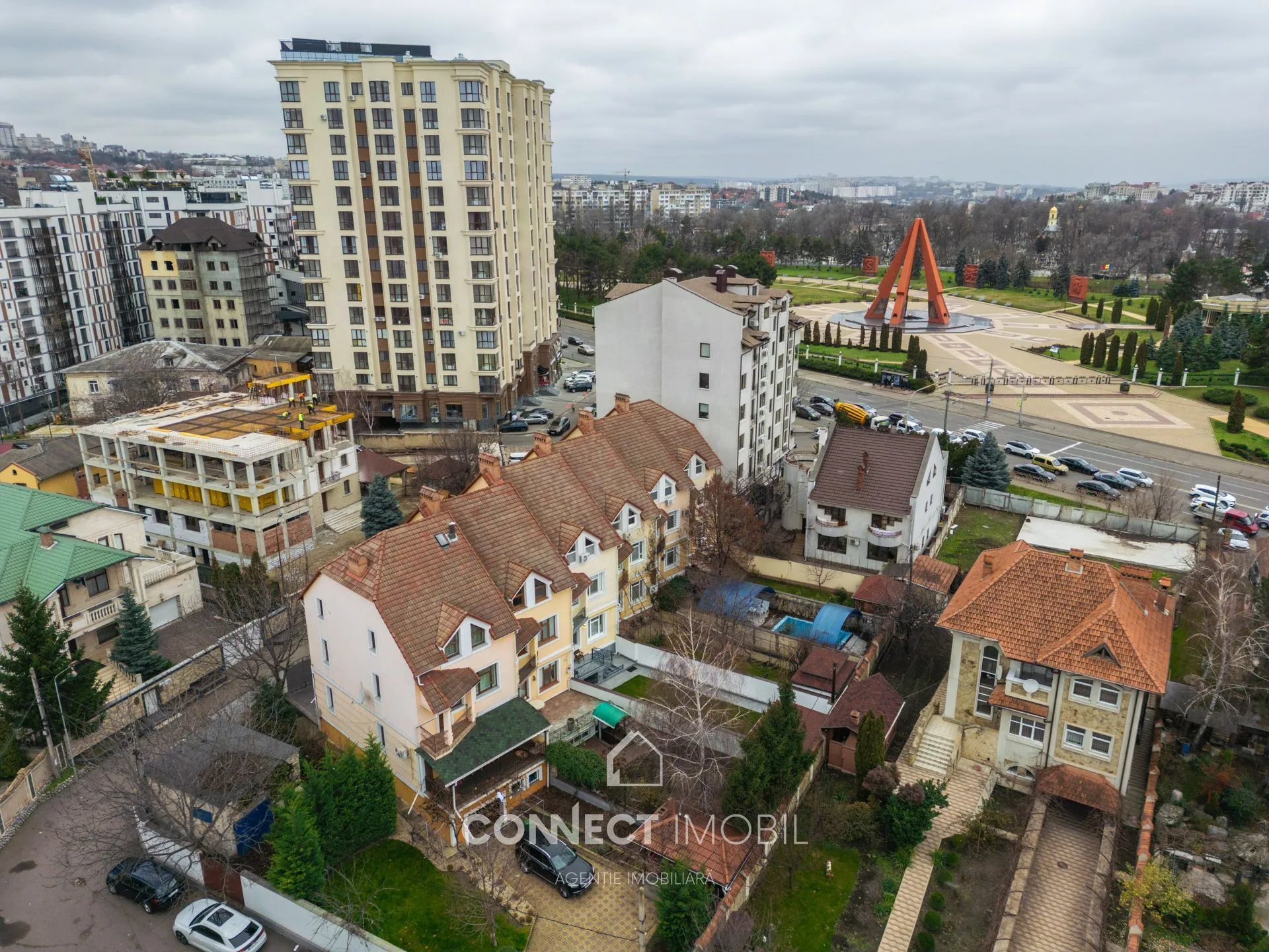 4-etaje casă, 256 m² — Imagine 1