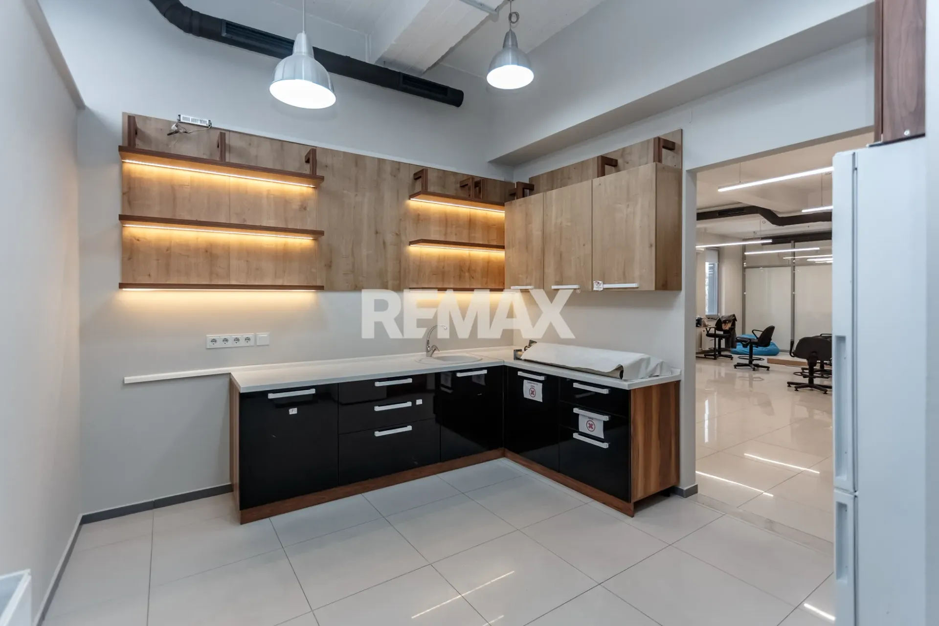 1-bedroom office, 430 m² — Image 2