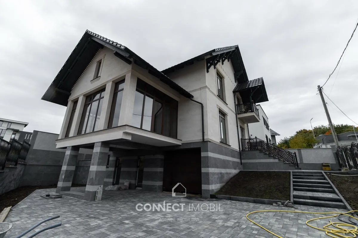 2-etaje casă, 270 m² — Imagine 1