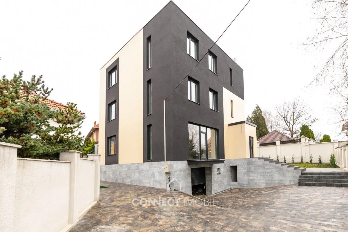 3-floor house, 400 m² — Image 1