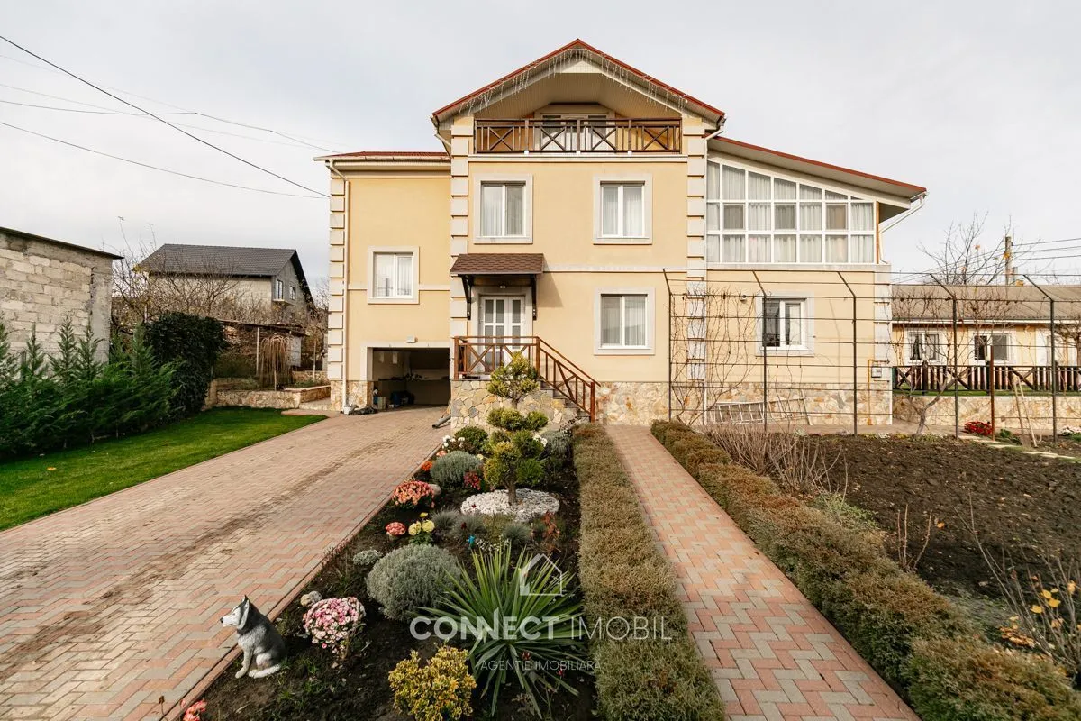 3-floor house, 240 m² — Image 1