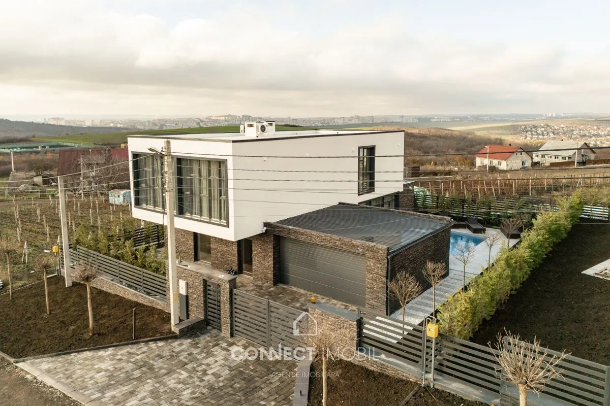 2-etaje casă, 240 m² — Imagine 1