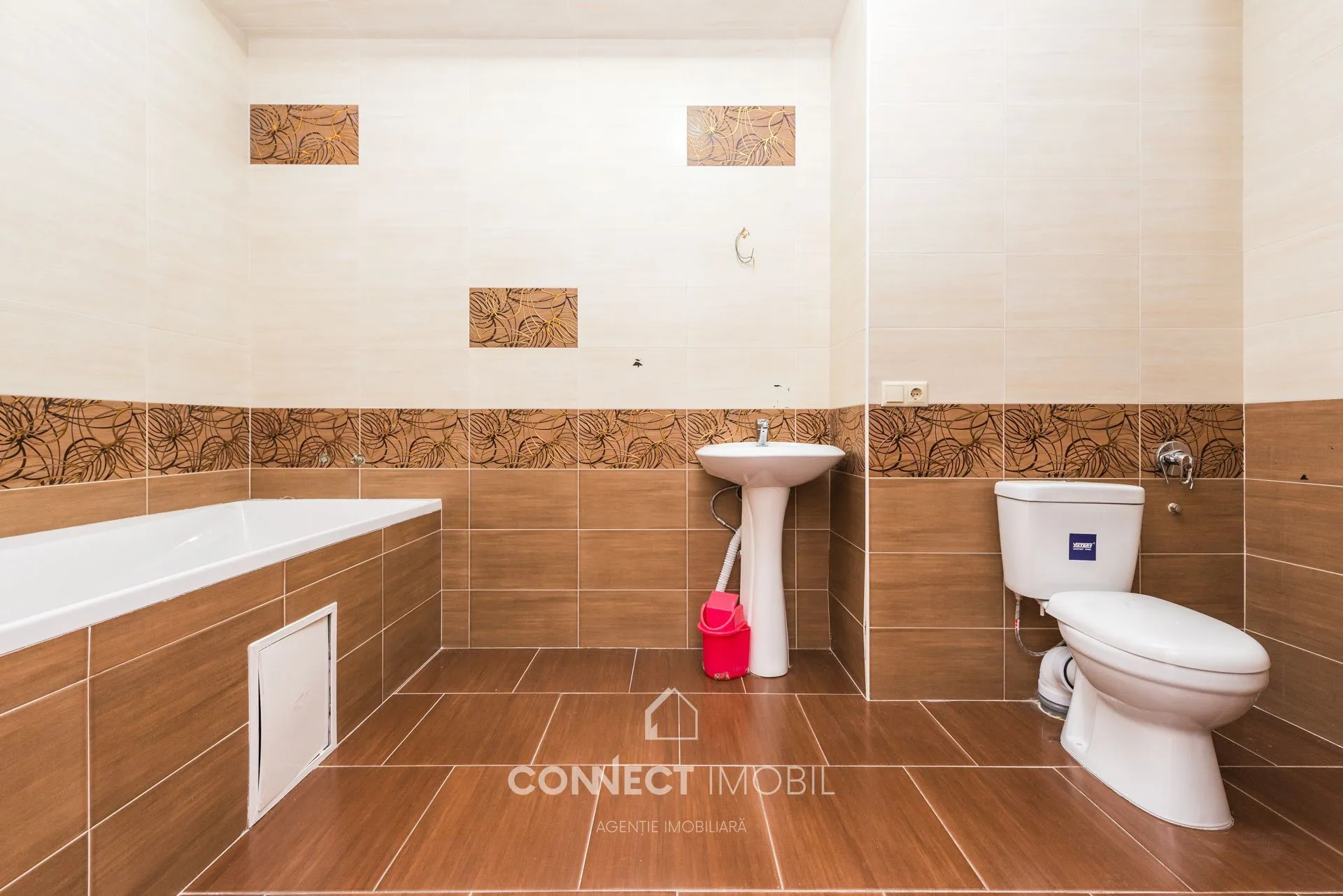 Free-purpose property, 600 m² — Image 3