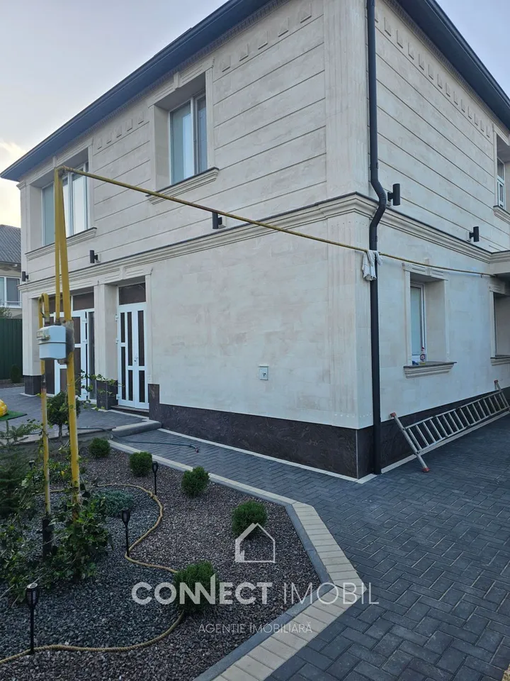 2-etaje casă, 260 m² — Imagine 1