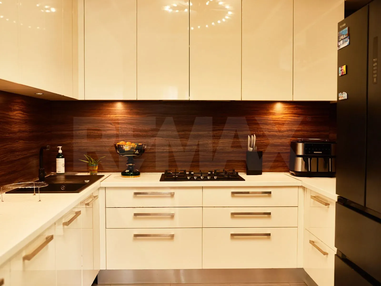 3-floor house, 380 m² — Image 2