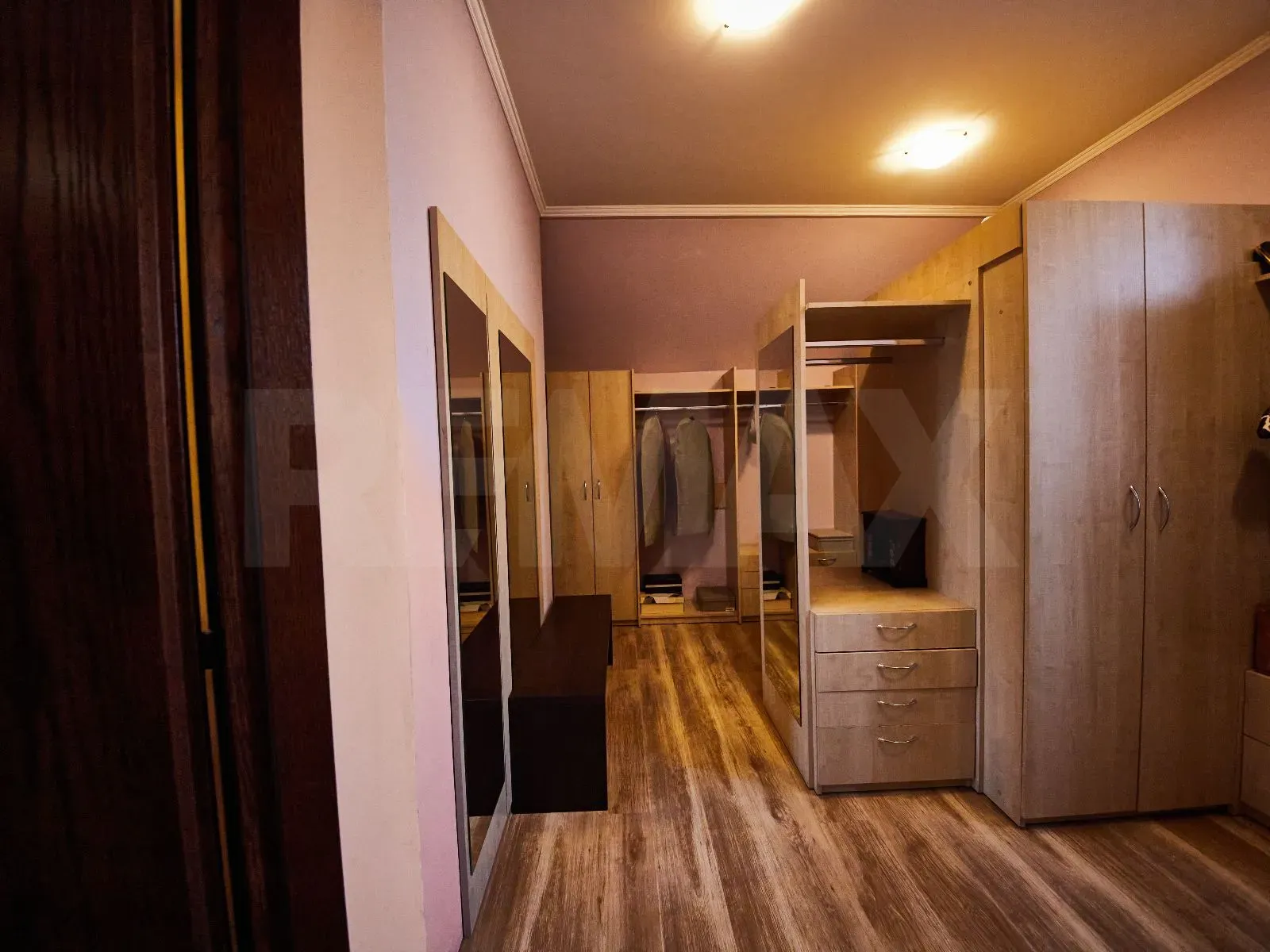 3-floor house, 380 m² — Image 20