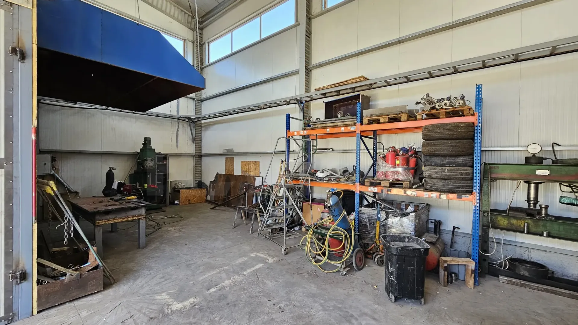 Warehouse, 300 m² — Image 2