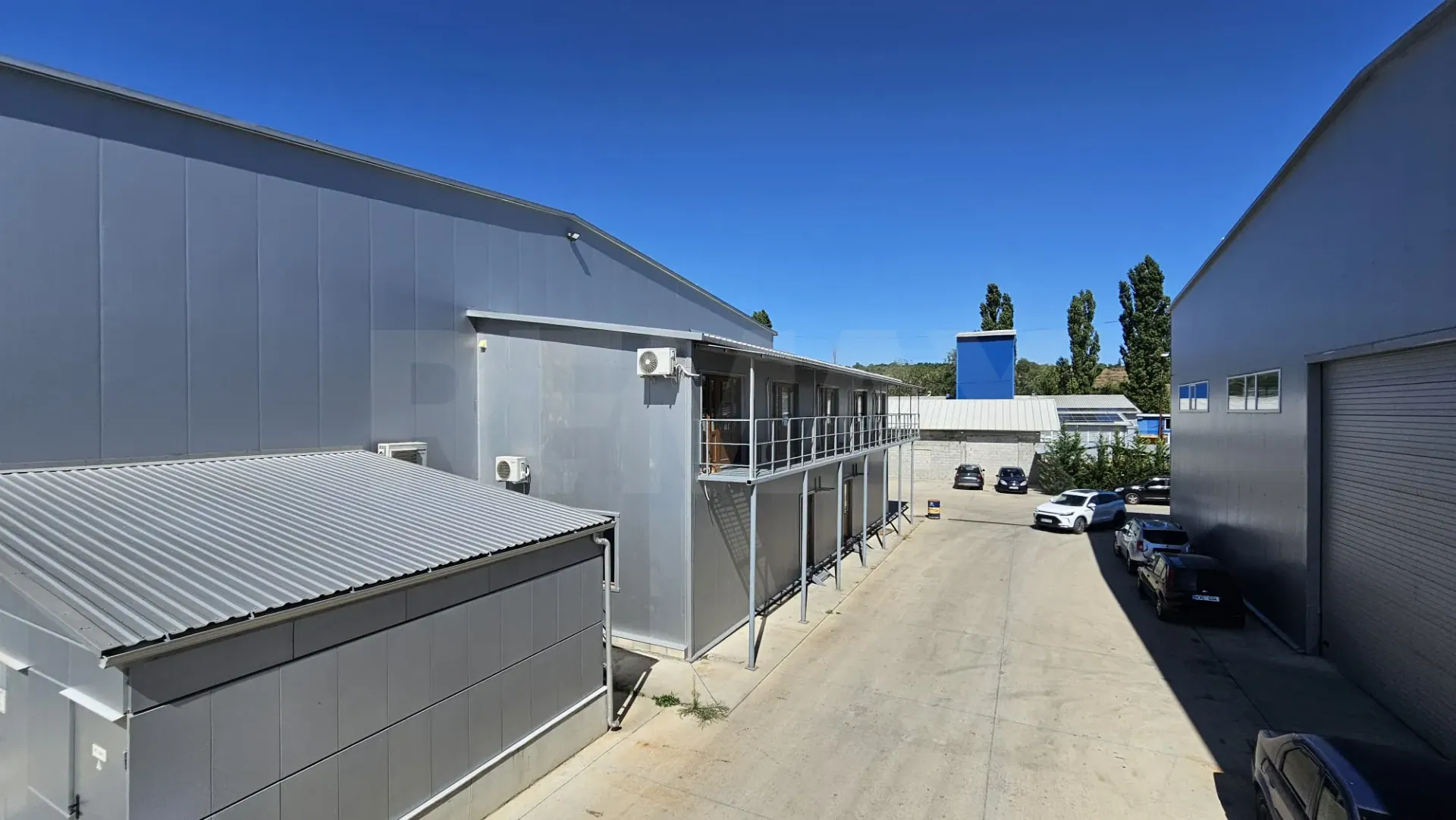 Warehouse, 2 560 m² — Image 1