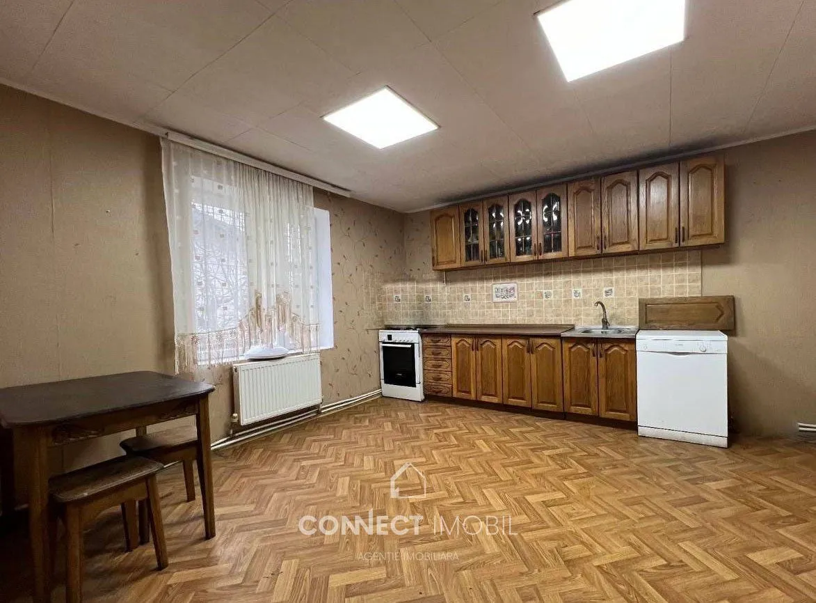 3-floor house, 300 m² — Image 2