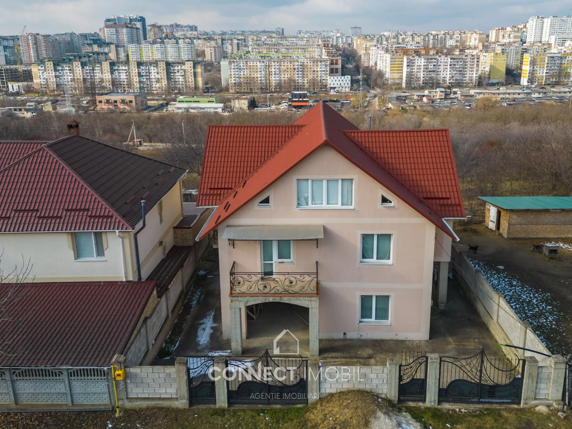 2-etaje casă, 250 m² — Imagine 1