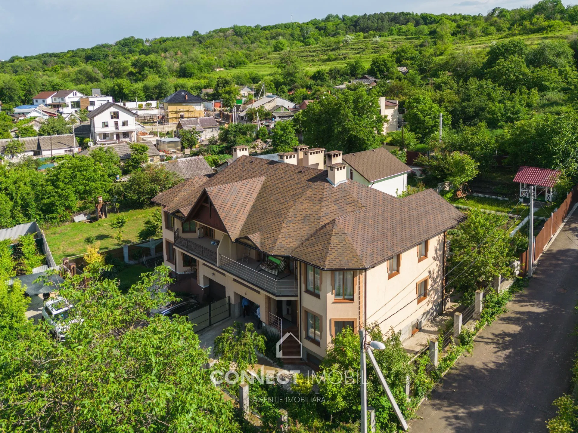 2-floor house, 275 m² — Image 1