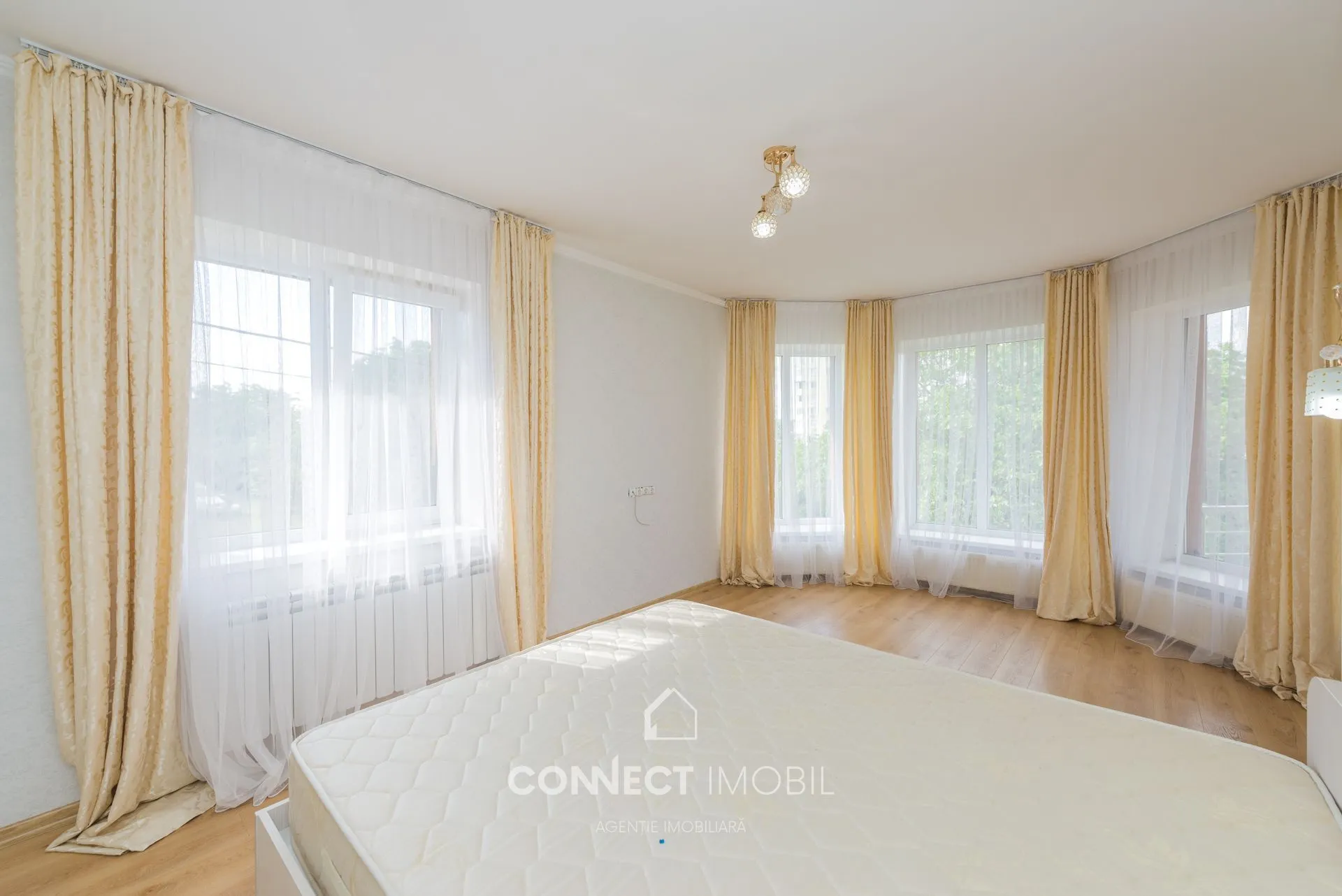 2-etaje casă, 275 m² — Imagine 4