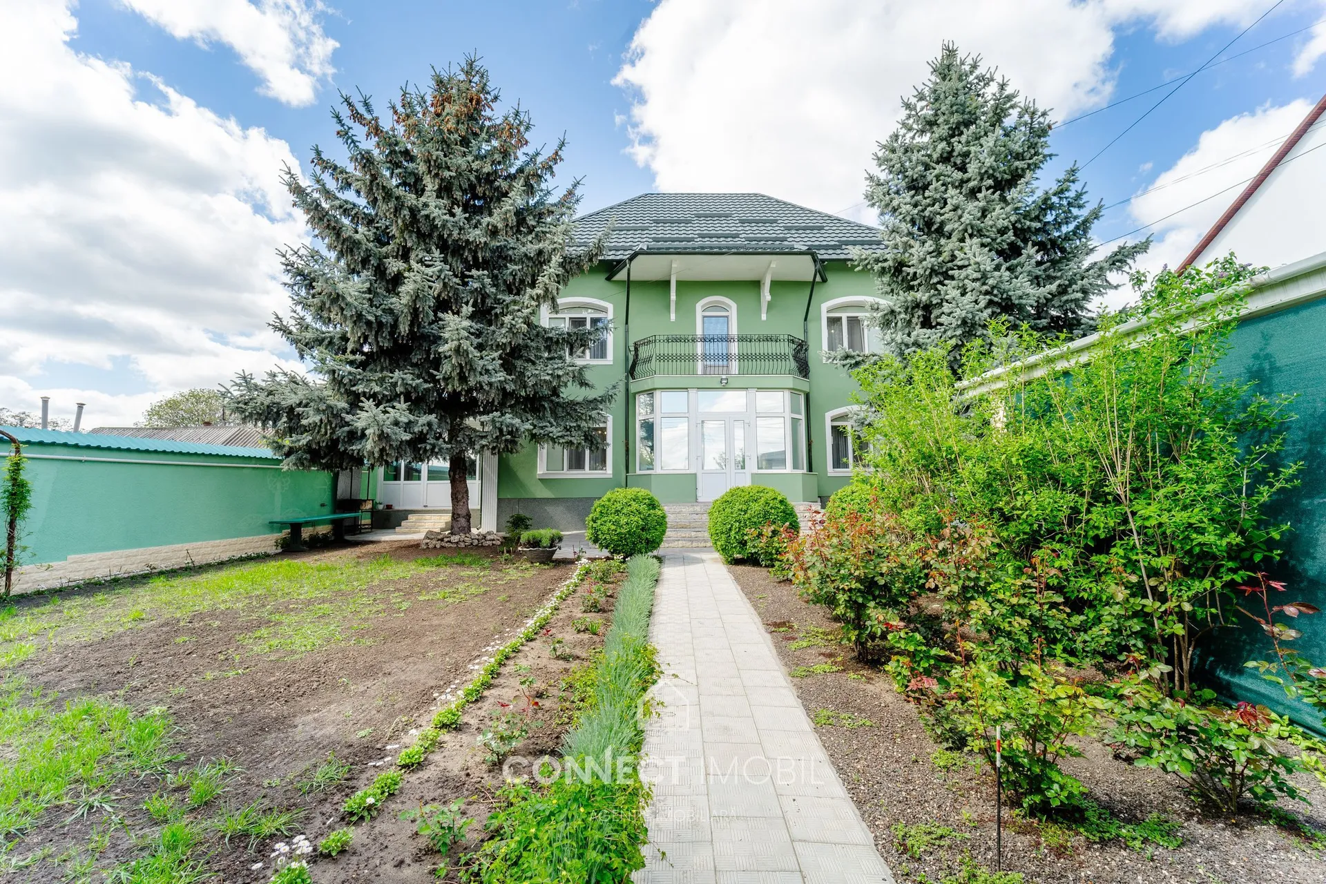 2-floor house, 220 m² — Image 1