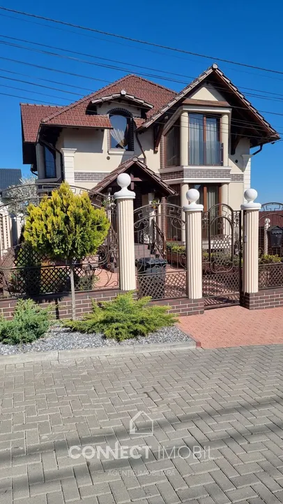 2-floor house, 210 m² — Image 1