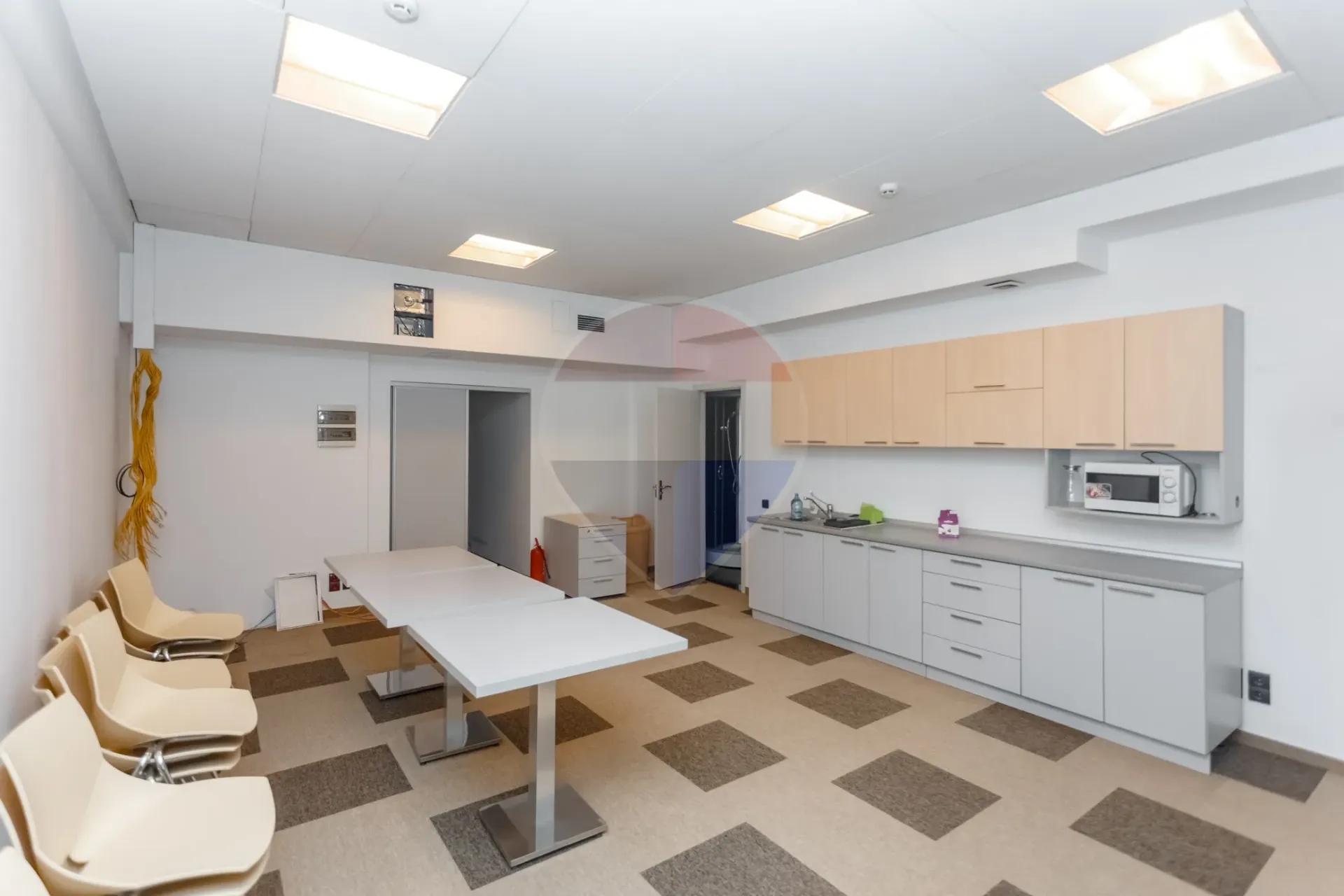 4-bedroom office, 284 m² — Image 2