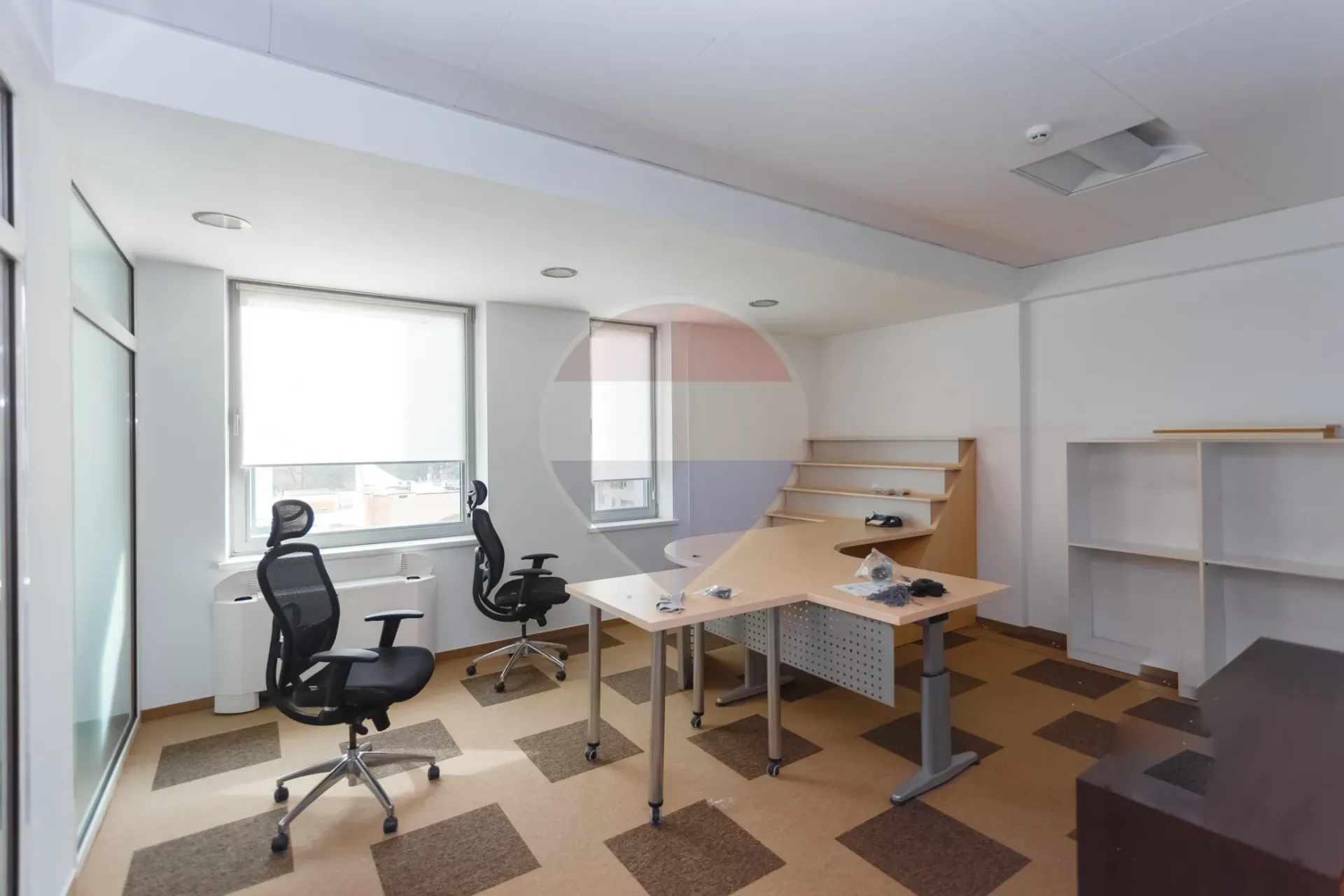 4-bedroom office, 284 m² — Image 1