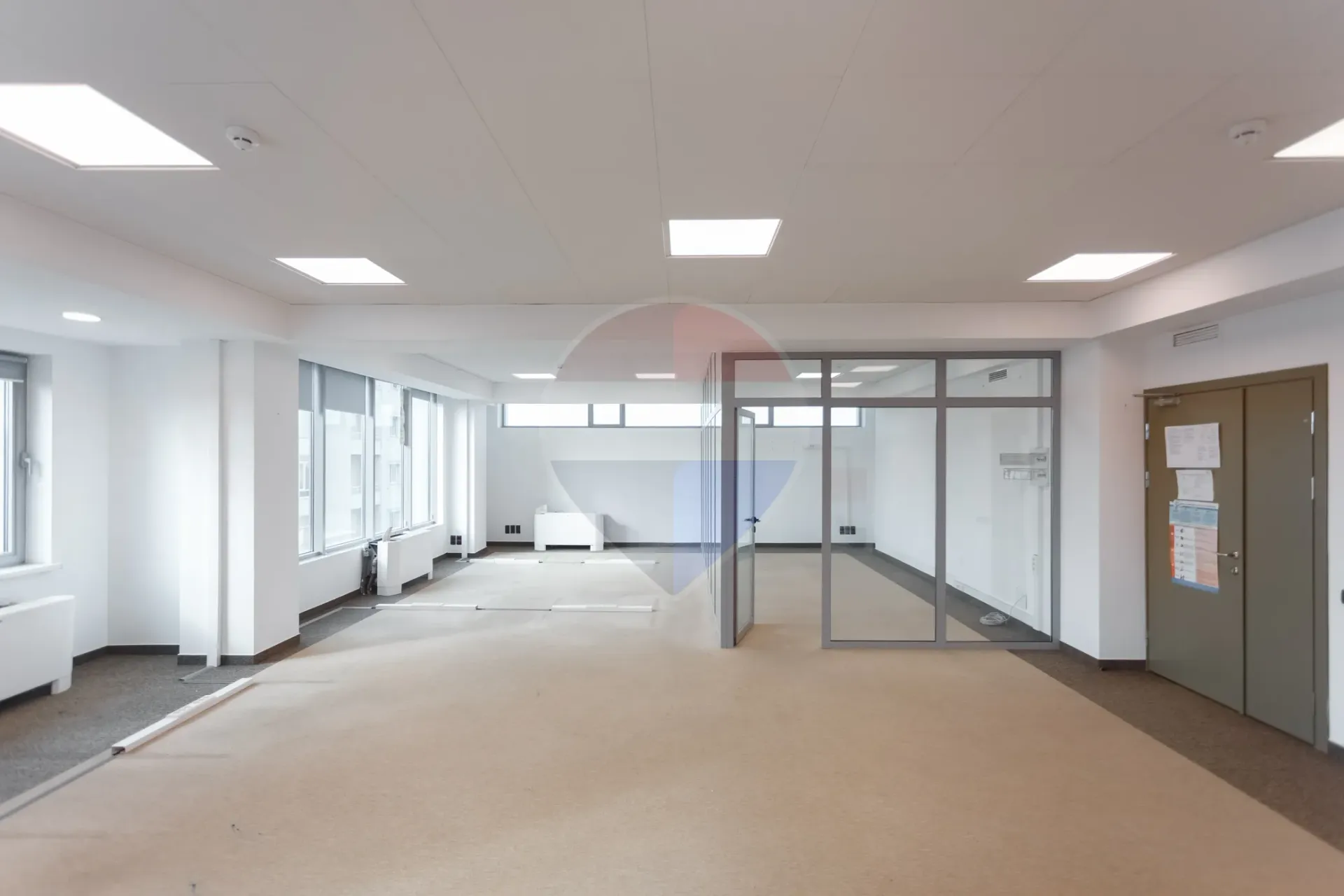 1-bedroom office, 80 m² — Image 1