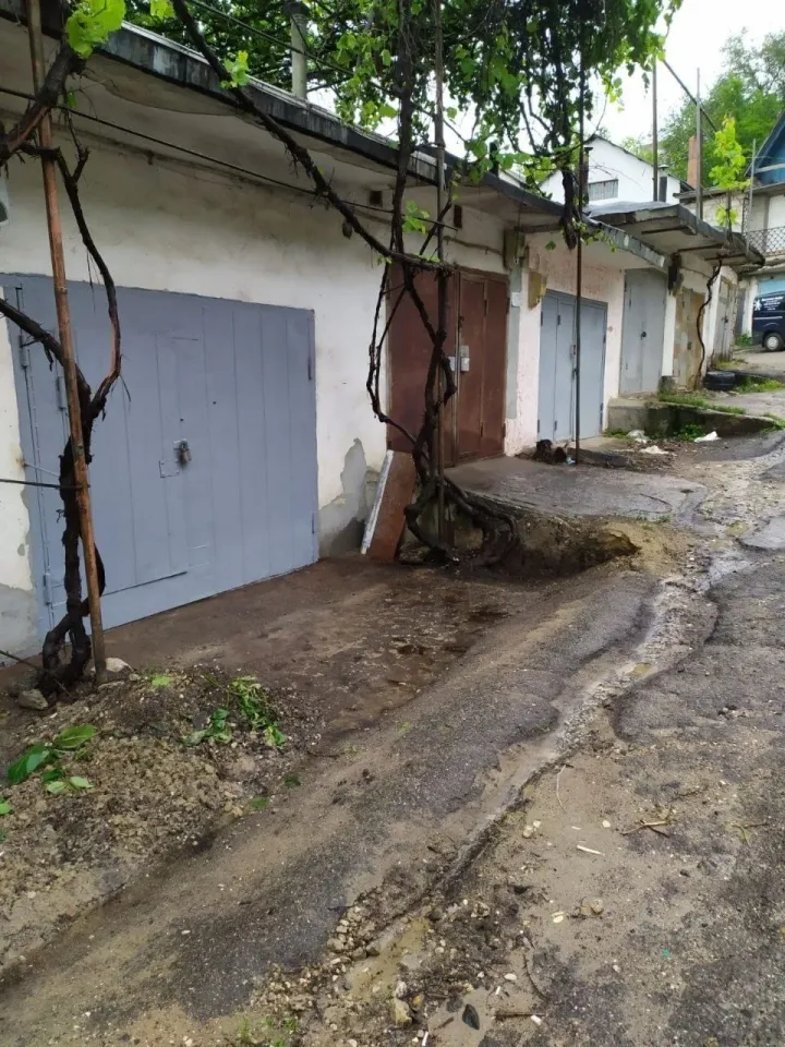 Garage, 42 m² — Image 1