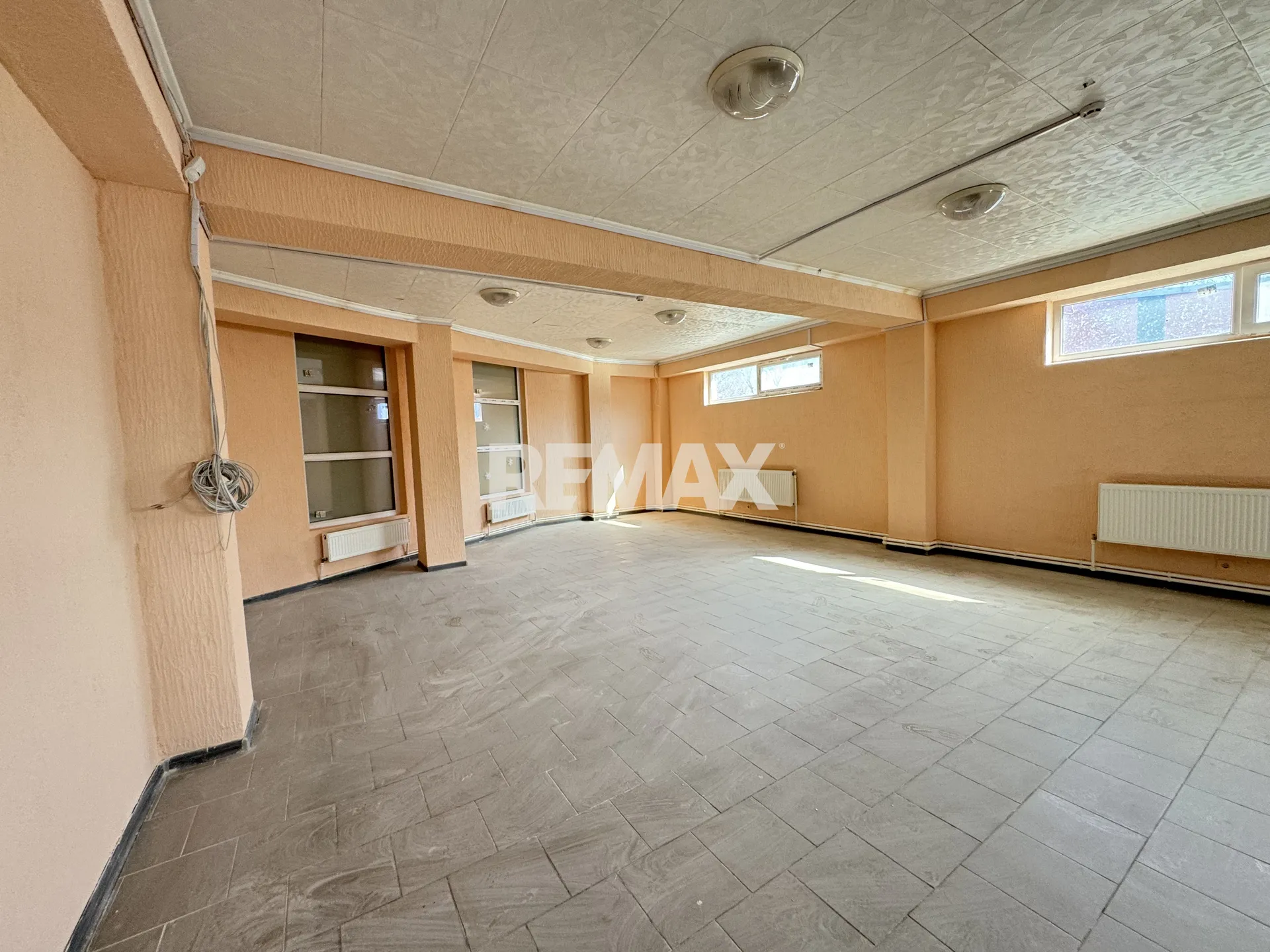 Free-purpose property, 100 m² — Image 1