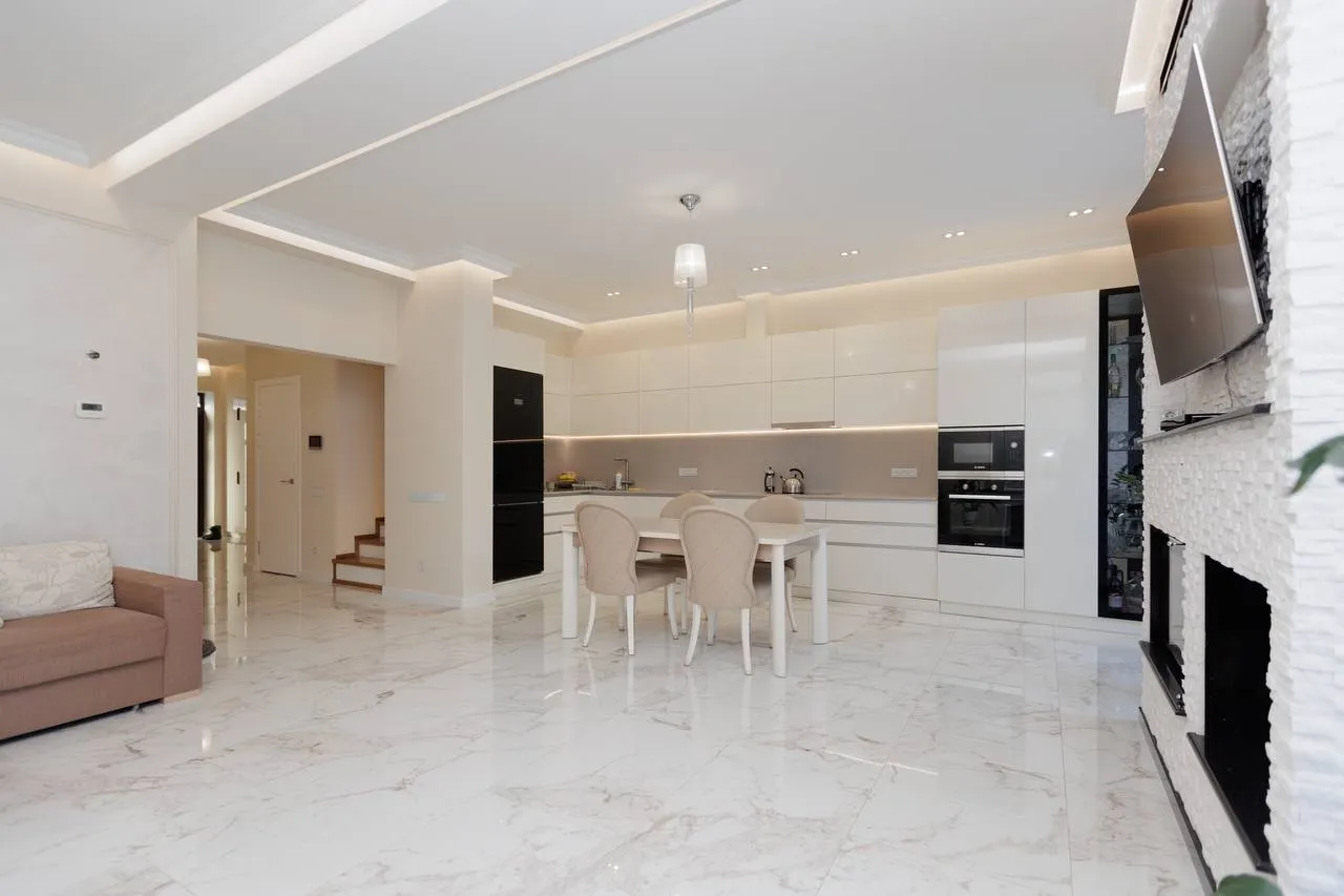 2-floor house, 200 m² — Image 1