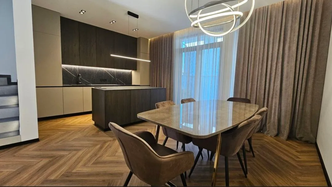 3-этажный дом, 240 м² — Изображение 2