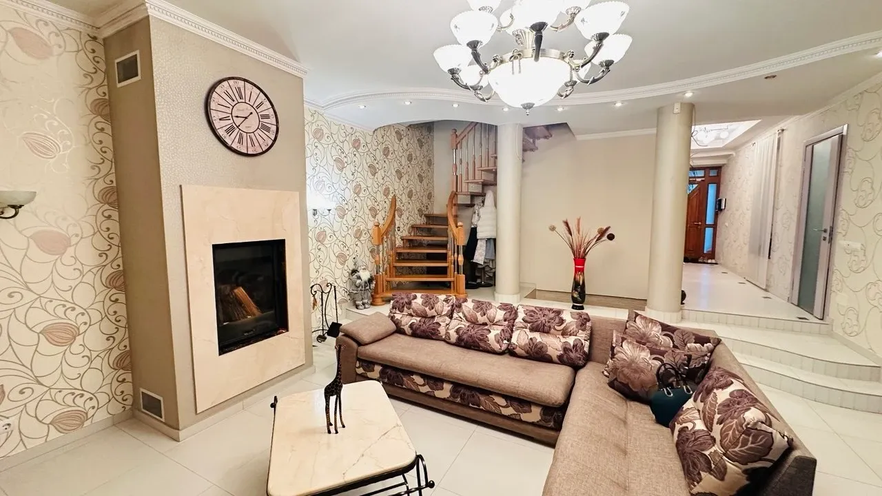 3-etaje casă, 220 m² — Imagine 2