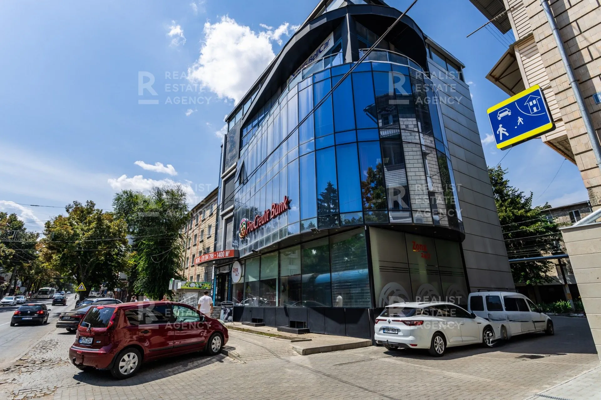 Торговое помещение, 1 400 м² — Изображение 1
