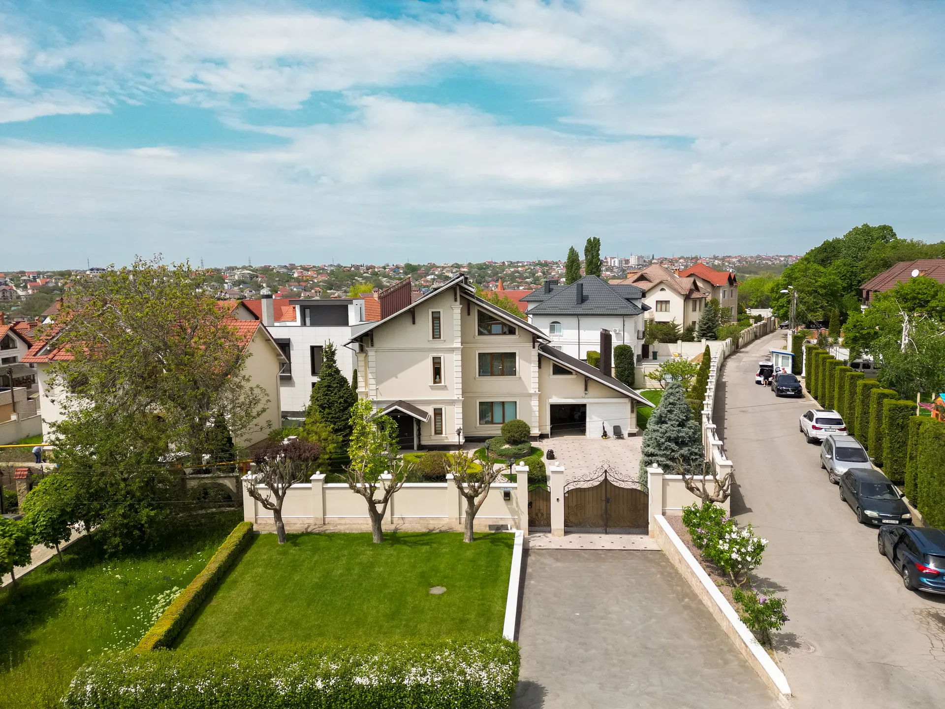 3-floor house, 230 m² — Image 3