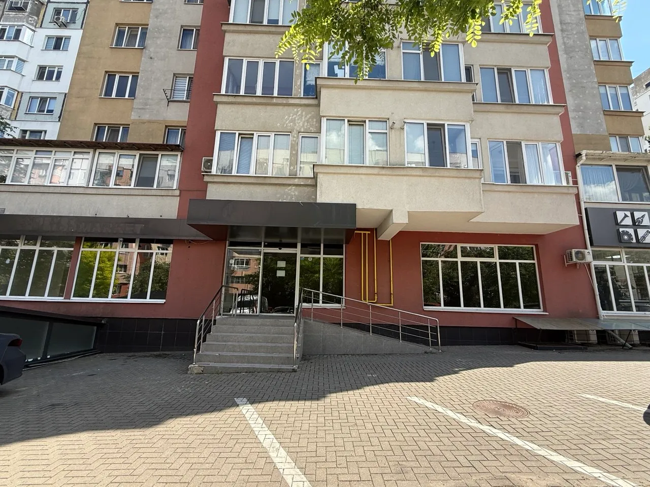 Trade space, 262 m² — Image 2