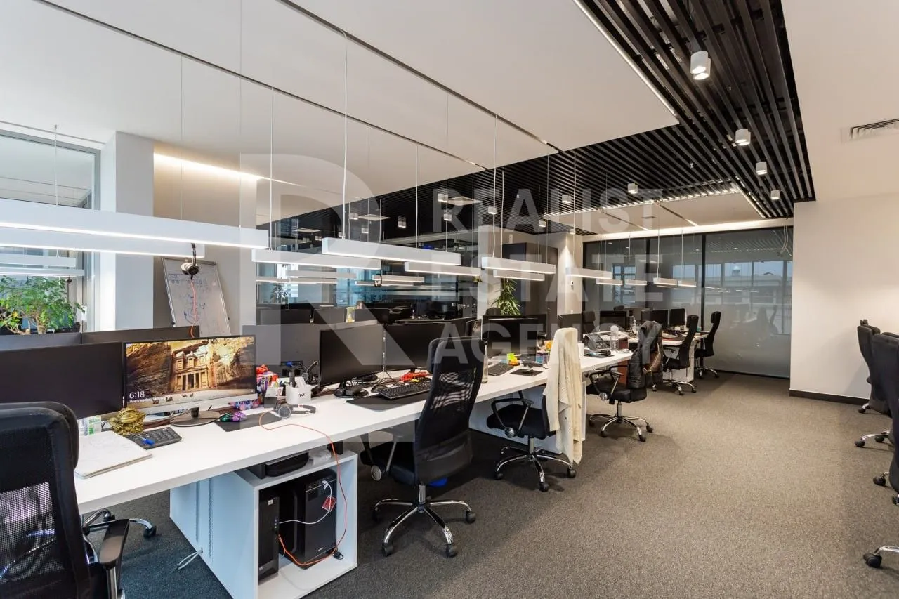 3-bedroom office, 253 m² — Image 1