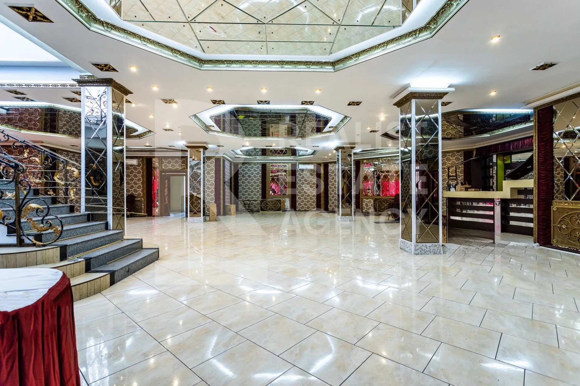 Торговое помещение, 1 380 м² — Изображение 1