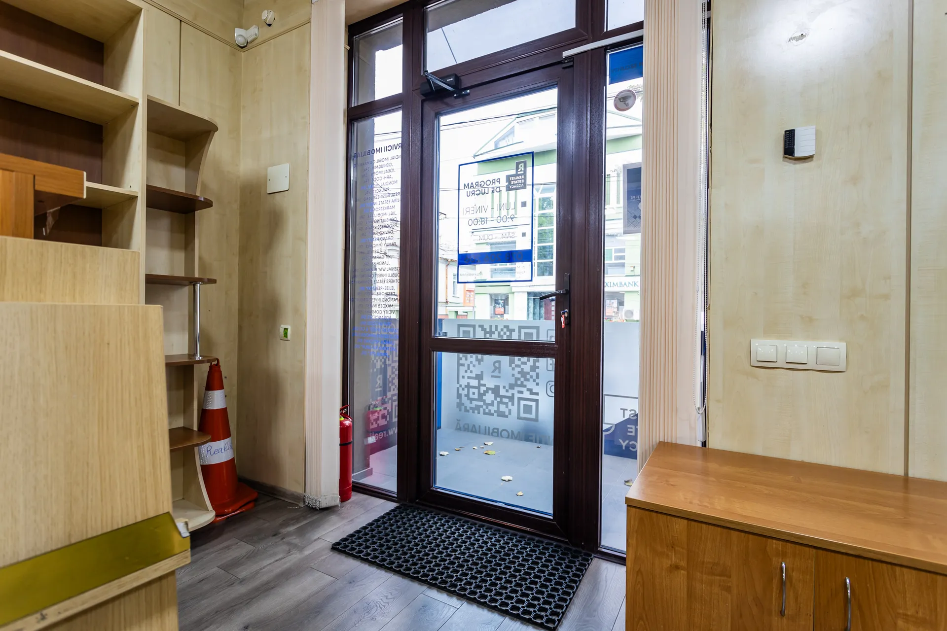 8-bedroom office, 219 m² — Image 2