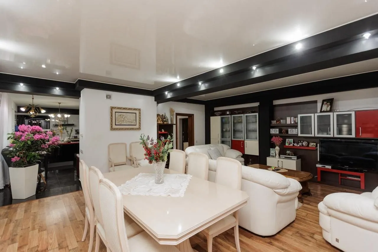 3-комнатная квартира, 227 м² — Изображение 1