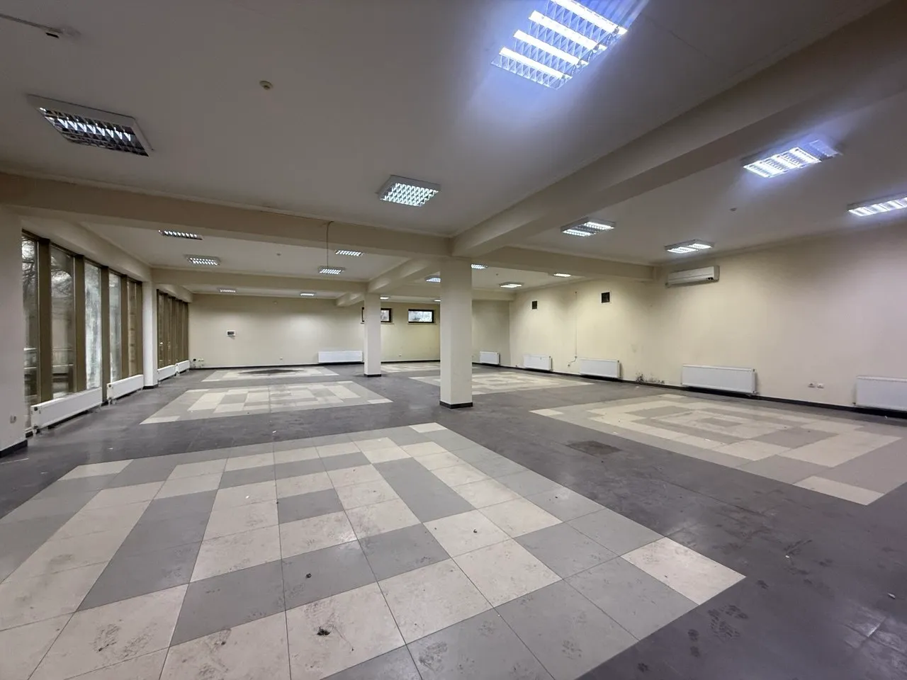 Торговое помещение, 230 м² — Изображение 1