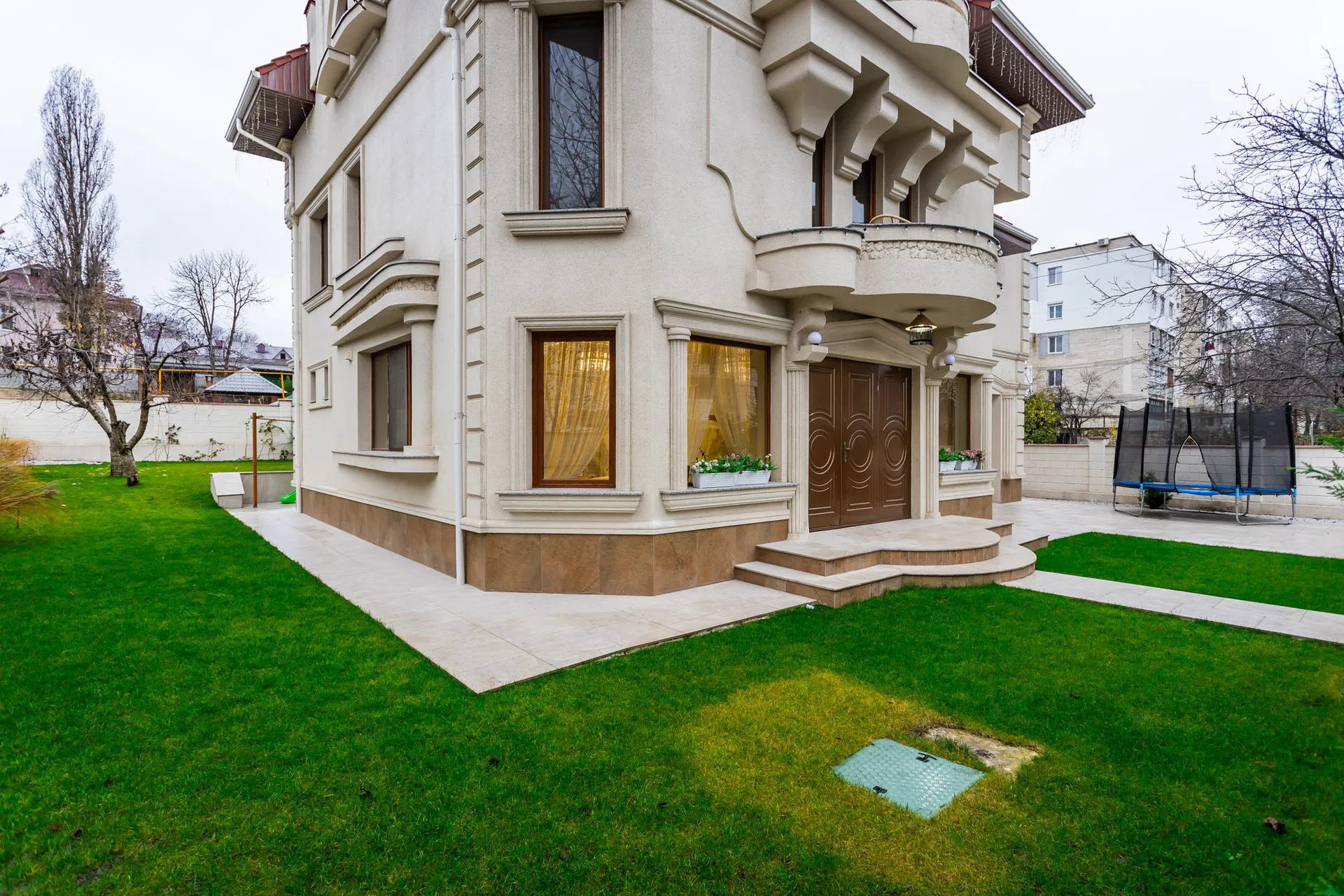 3-этажный дом, 300 м² — Изображение 1